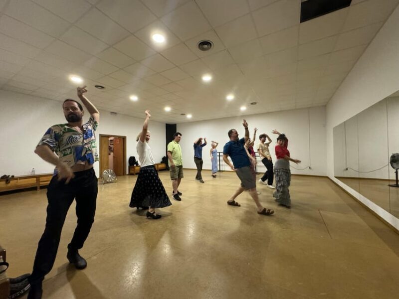 Seville: Enjoy a class of approach to flamenco - FAQ