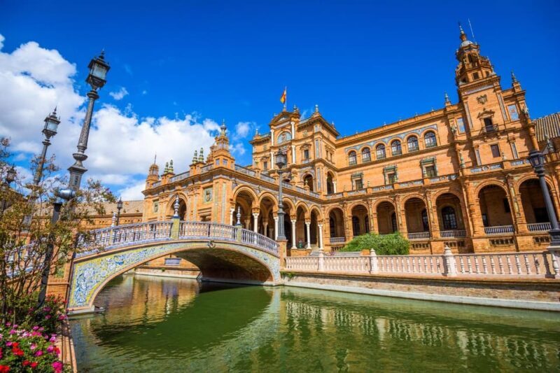 Seville: Express Walk with a Local in 60 minutes - Key Points