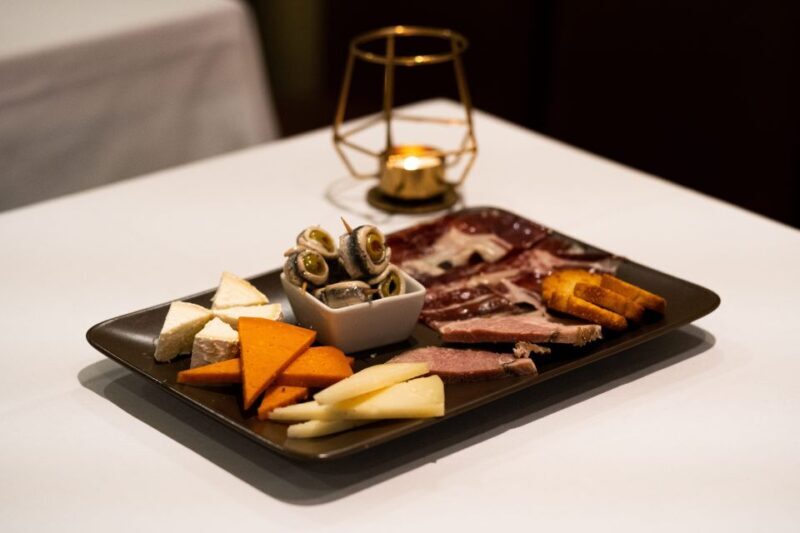 Seville: Flamenco Show with Andalusian Dinner at La Cantaora - The Experience at La Cantaora: What to Expect