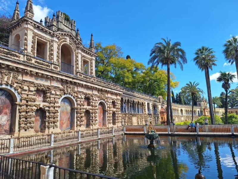 Seville: Guided tour of the Alcazar, Cathedral, and Giralda. Max 16 people - Key Points