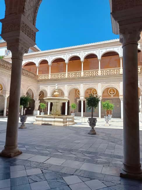 Seville: Guided visit to the Casa de Pilatos with tickets - Discovering the Casa de Pilatos
