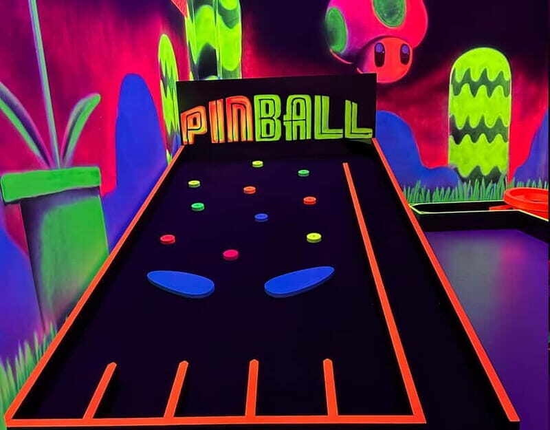 Seville: Indoor UV 18 hole Minigolf Experience - FAQ