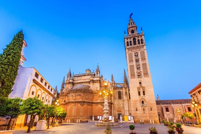Seville: Priority Access Cathedral & Giralda Tour - Panoramic views from the top: how to time your best sightlines