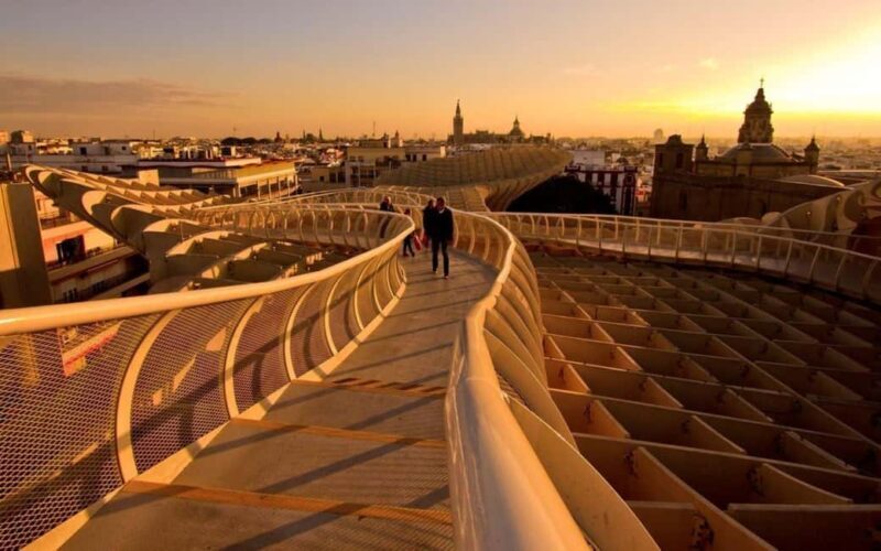 Seville: Private Night Tour - Key Points