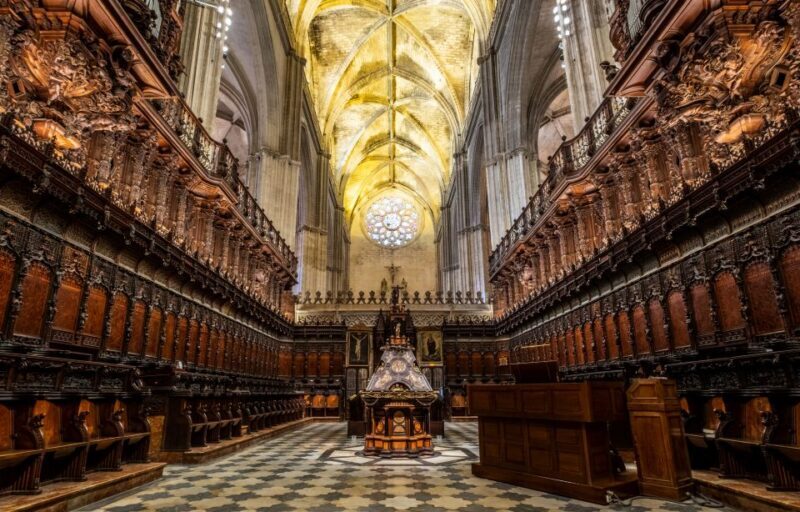 Seville: Small-Group Cathedral and Giralda Tour with Tickets - An In-Depth Look at the Cathedral and Giralda Tour
