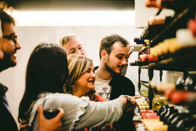 Seville: Small Group Jewish Quarter Tour with Tapas & Drinks - Diving Into the Experience: What You Can Expect