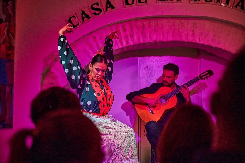 Seville: Ticket to Flamenco Show at La Casa de la Guitarra - Up Close to Flamenco: Why the Small Room Matters
