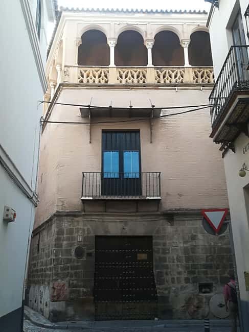 Seville: Tiny-Group Medieval Quarter Discovery Walking Tour - Who Will Love This Tour?
