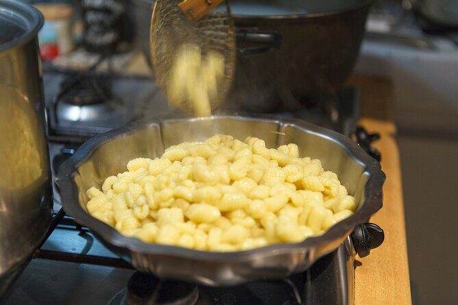 share a traditional meal with licauw - Key Points