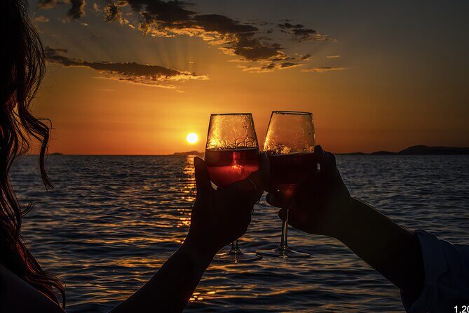 Shared Cabo Sunset Cruise with Open Bar and Scenic Views - A Relaxed Take on the Cabo Sunset Cruise with Open Bar and Scenic Views