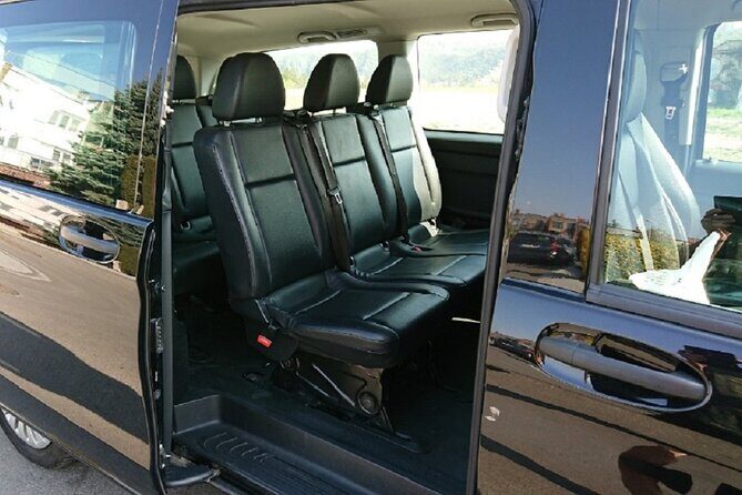 Shared Departure Transfer: Prague Hotel to Prague Airport - Key Points