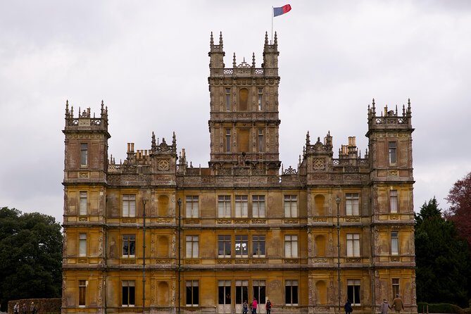 Shared Group Downton Abbey and Highclere Castle Tour from London - In-Depth Look at the Downton Abbey and Highclere Castle Tour