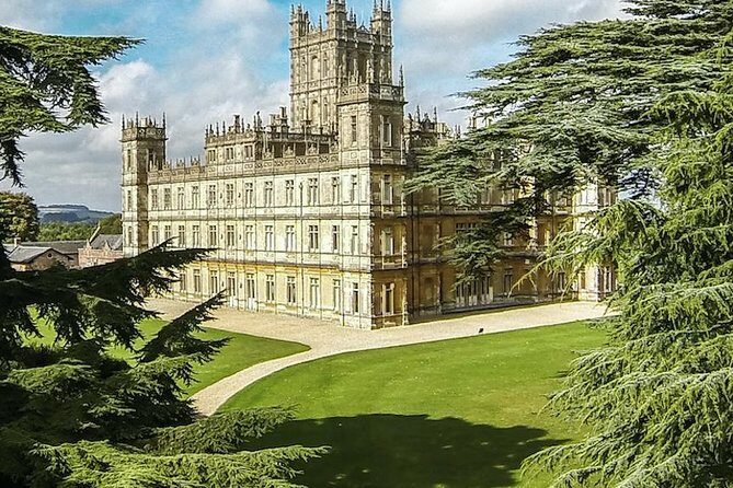 Shared Group Downton Abbey and Highclere Castle Tour from London - Who Should Book This Tour?