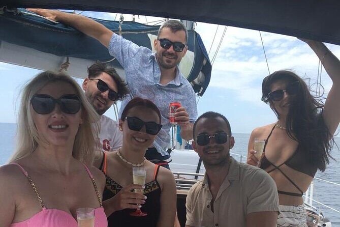 Shared Sailboat Experience Feel nature with dolphins - Key Points