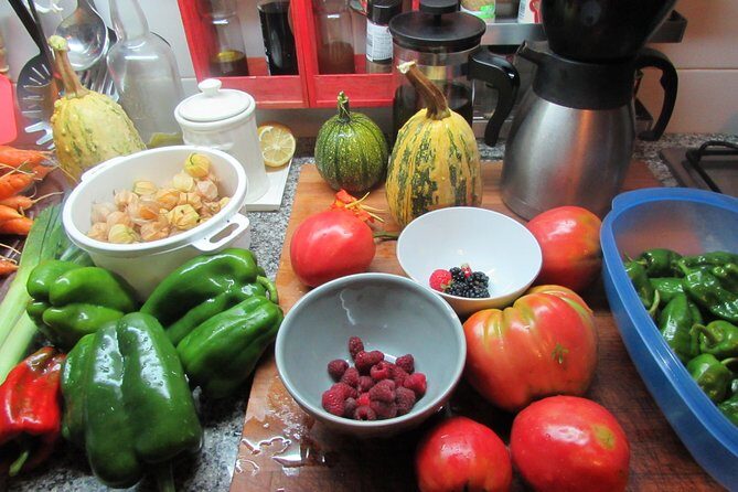 Shopping, cooking and eating together at my home in Porto - Key Points