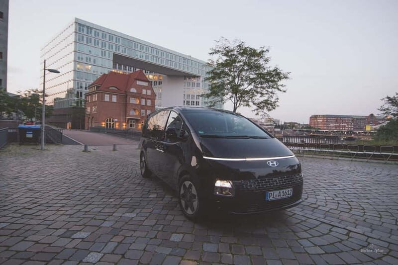 Shore excursion from Kiel to Hamburg. Private Van Tour. - Key Points