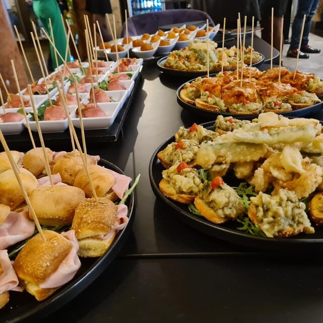 Sicilian wine tasting and hors d'oeuvres in an 18th century palace - Sicilian wine tasting and hors doeuvres in an 18th-century palace