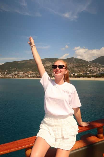 Side Dolphin Island Boat Trip with Lunch & Swim Stops - The Boat & Crew: Comfort, Atmosphere, & Service