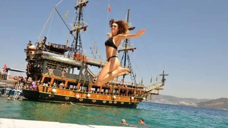 Side to Alanya Boat Tour with Soft Drinks & Cleopatra View - Who Is This Tour Best For?