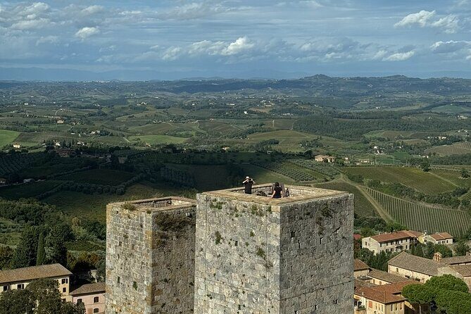 Siena and San Gimignano Tour by van from Lucca or Pisa - Lunch & Surprises