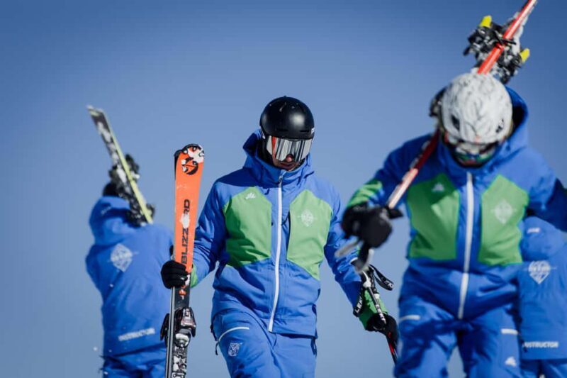 Sierra Nevada: Private Ski or Snowboard Lesson with Equipment Included - Key Points