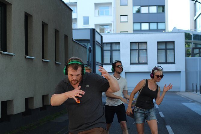 Silent disco through downtown Berlin with flash mobs - The Group Size and Atmosphere