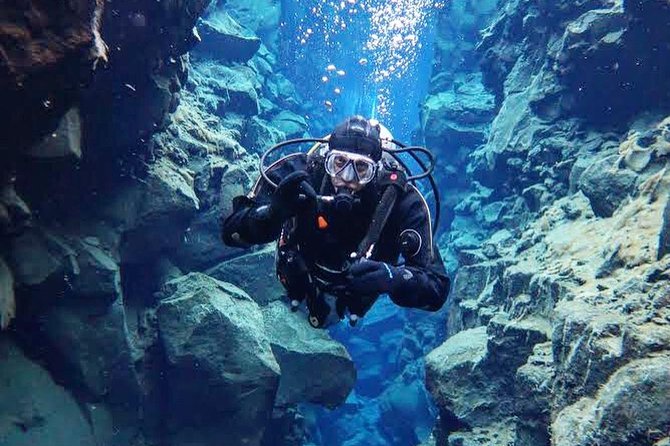 Silfra: Diving Between Tectonic Plates - Meet on Location - Weather Considerations