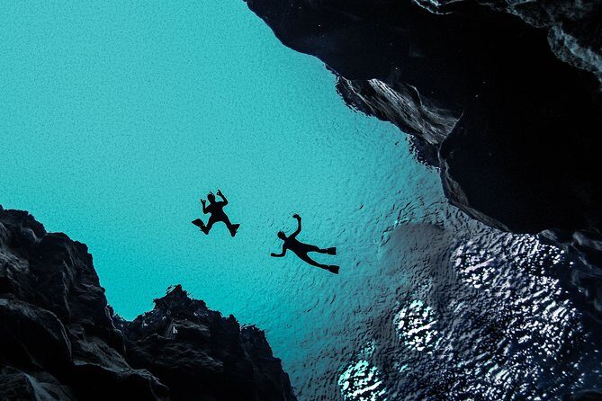 Silfra Drysuit Snorkeling with Free Photos - Meet on Location - The Group Size and Guides: Personalized and Professional