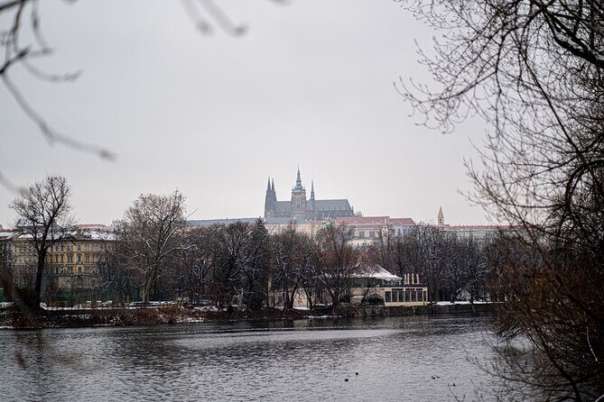 Sinatra Tribute Show and Dinner Experience in Manes - FAQ