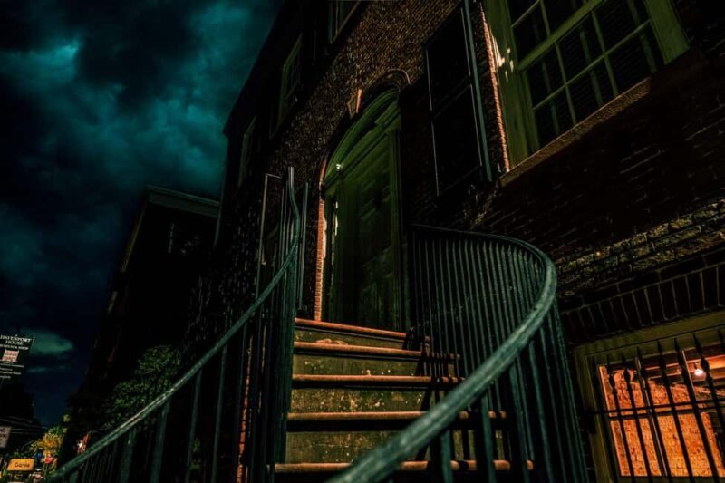 Sinister Sins & Shadows: A Savannah Ghost Tour - The Atmosphere and Guides