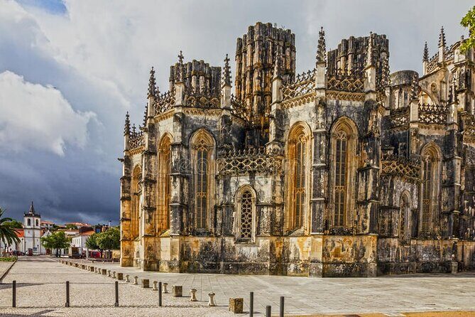 Sintra Lovers - Tour to Fátima, Batalha, Nazaré & Óbidos - A Deep Dive into the Tour Experience