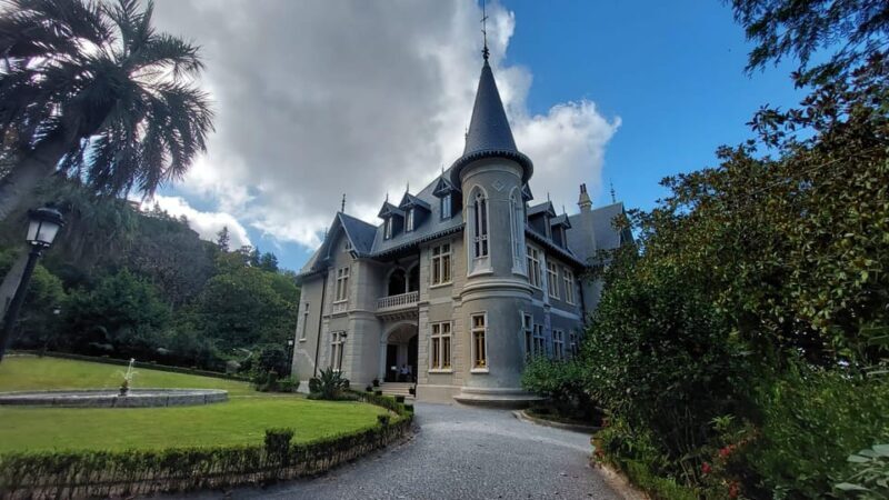 Sintra: private tuk tuk tour of the mountains and palaces - Key Points