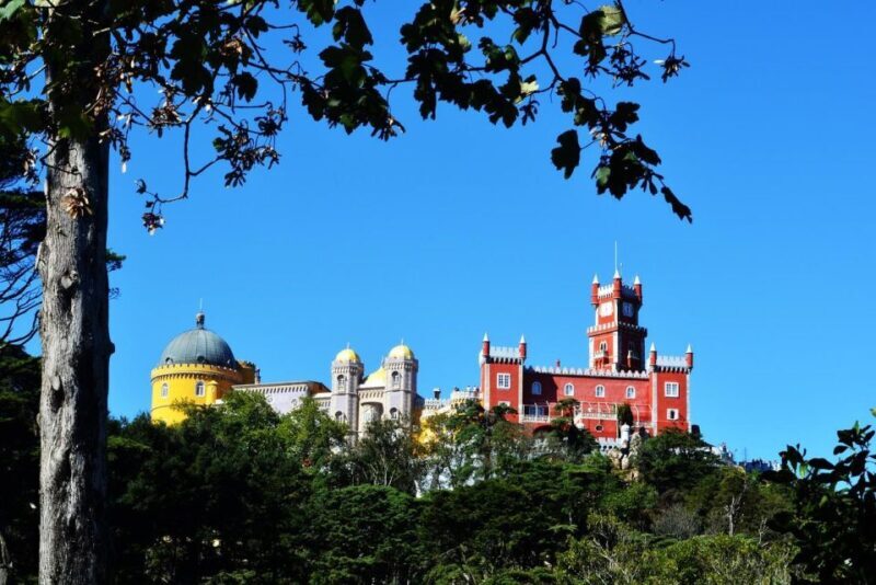 Sintra:1 hour tuk tuk experience to Pena Palace(3 monuments) - FAQs