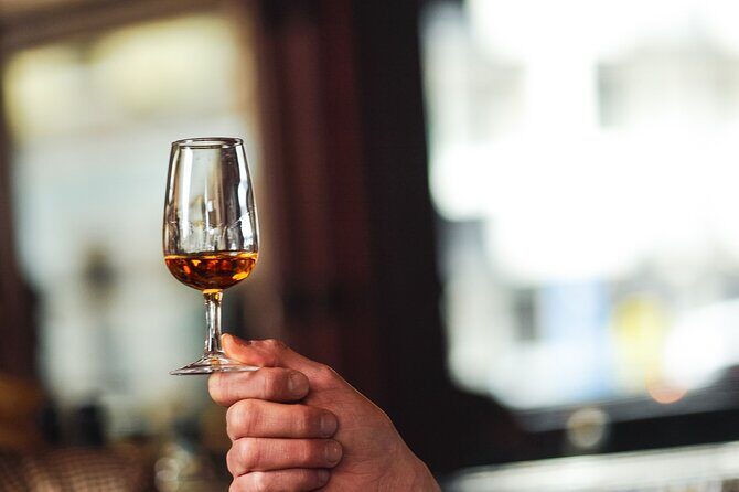 Sip and Stroll Whiskey History Walking Tour in Dublin - The Itinerary Breakdown: What You’ll Experience