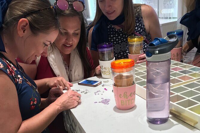 Sip n Shop in Charleston - Group Size and Atmosphere