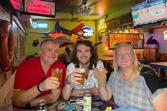 Sips & Secrets of Hawaii Pub Crawl - The Experience: What You Can Expect