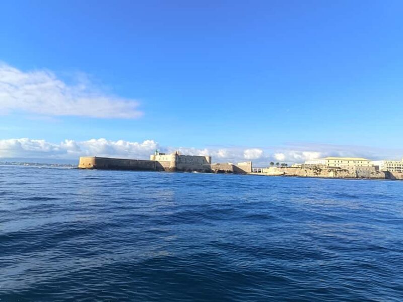 Siracusa: Christmas Boat Tour with "Spumante and Pandoro" - Key Points