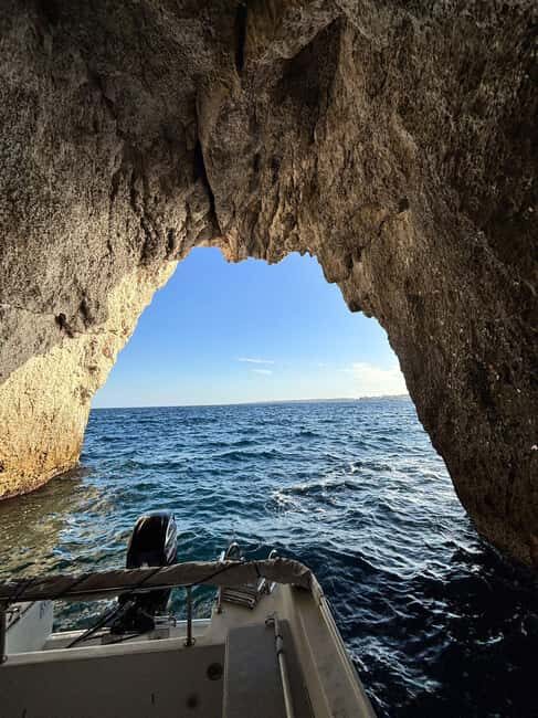 Siracusa: Christmas Boat Tour with "Spumante and Pandoro" - Swimming & Snorkeling