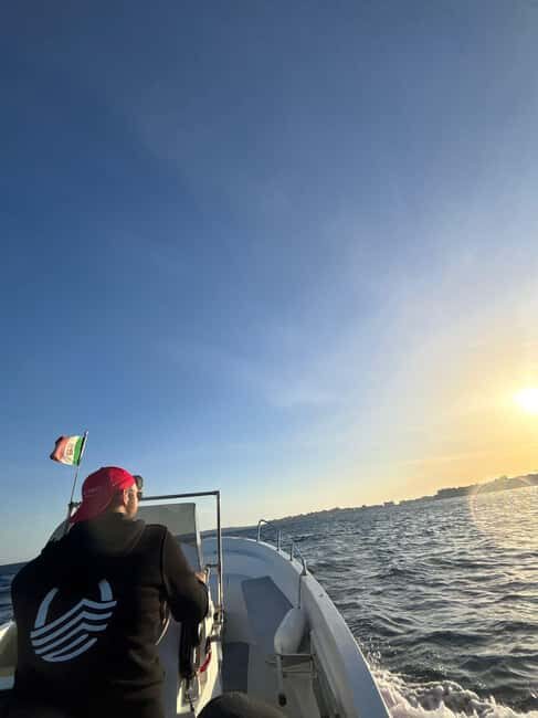 Siracusa: Christmas Boat Tour with "Spumante and Pandoro" - Practicalities & Considerations