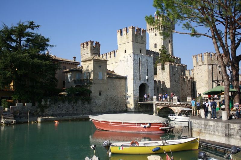 Sirmione: 25 Minute Boat Cruise around the Peninsula - The On-Board Experience: Live Italian and English Narration