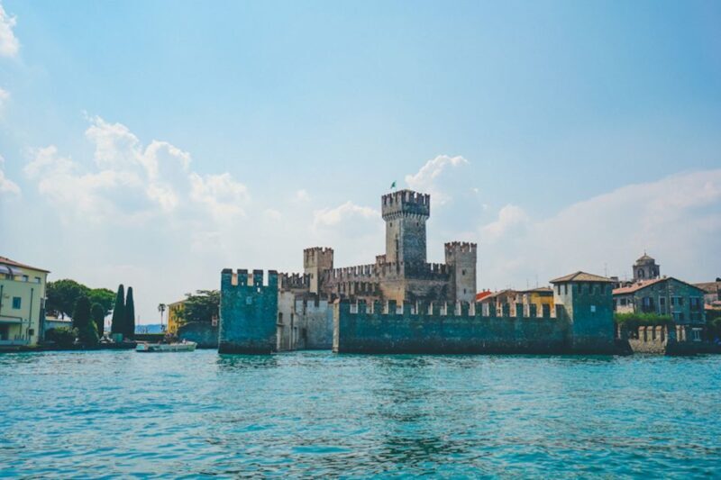 Sirmione: Lake Garda Boat, Grotte di Catullo & Walking Tour - Who Should Consider This Tour?