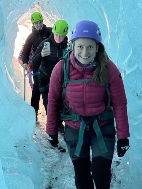 Skaftafell: Ice Cave Tour and Glacier Hike - Hot drinks and a candy bar at the end: simple, but welcome