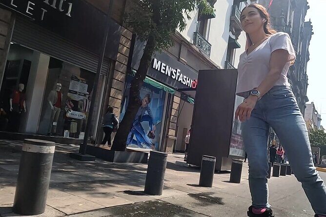 Skate in the central Alameda of CDMX Basic Level - Exploring the Alameda Central on Skates: A Beginner-Friendly Tour in Mexico City