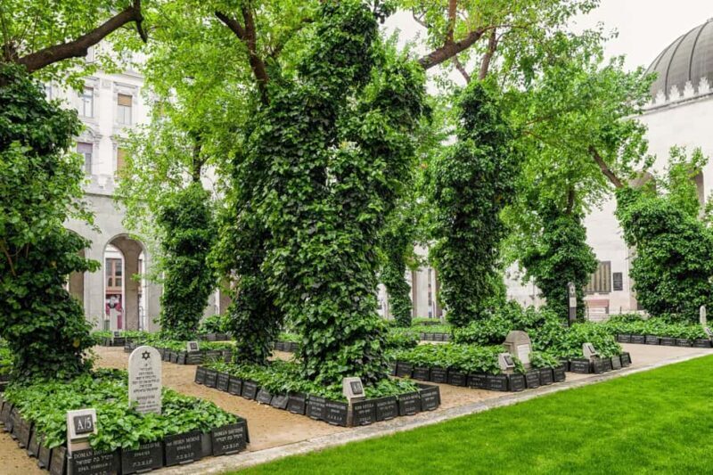 Skip-the-Line Dohány Street Synagogue Private Tour Budapest - The Guides: Knowledgeable and Engaging