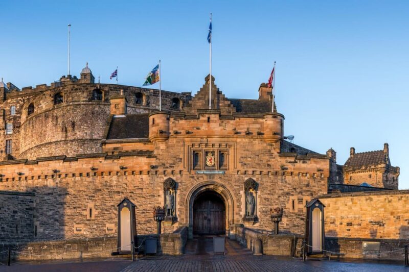 Skip-the-line Edinburgh Castle with Old Town Walking Tour - Discovering Edinburgh Castle and the Old Town: What to Expect
