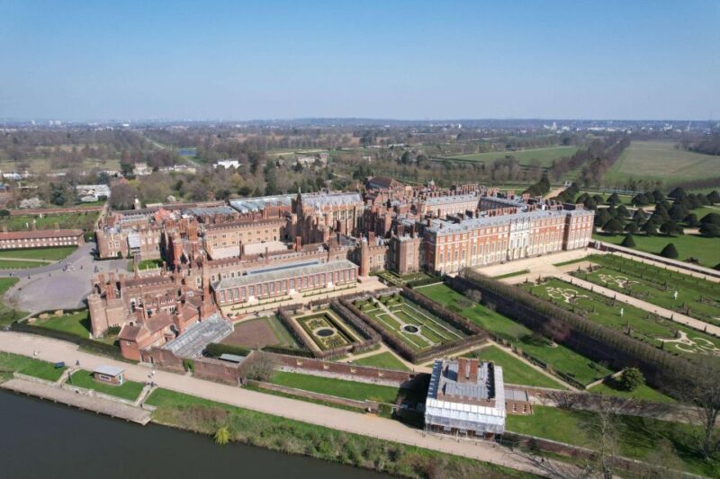 Skip-the-line HamptonCourtPalace Guided Day Trip from London - Key Points