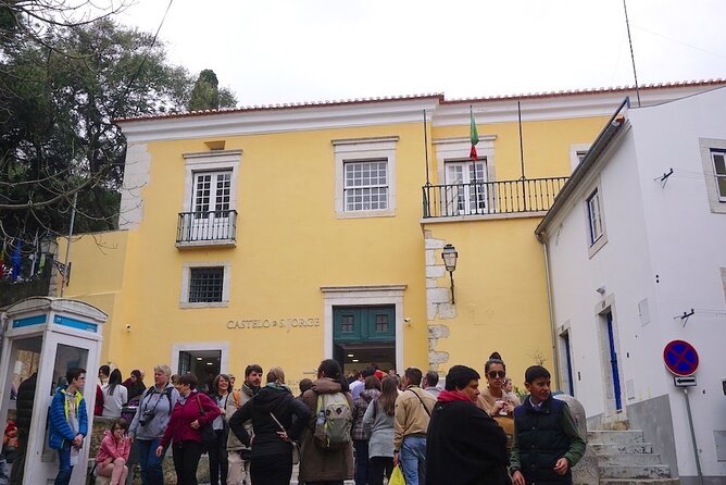 Skip the Line Ticket Castelo de S. Jorge - How the coordinator helps (and what “escorted” really means)