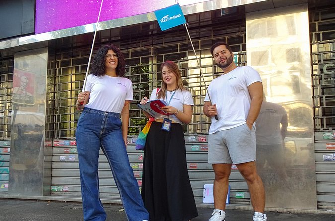 Skip the Line Vatican Museums and Sistine Chapel Guided Tour - Vatican Museums stop: Cortile del Belvedere, maps, and tapestries