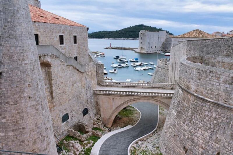 Skip-the-line Walls of Dubrovnik Lovrijenac Fortress Tour - Walking Through Dubrovnik’s Defenses: What to Expect
