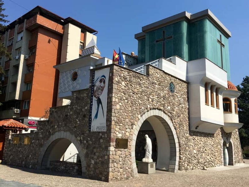 Skopje: City Highlights Tour with Transfer and Food - Modern Skopje and Memorial Highlights